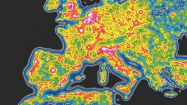 Así es el mapa de la contaminación lumínica en Europa.